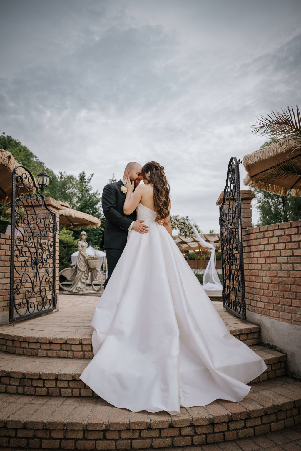 A romantic wedding in nature’s embrace